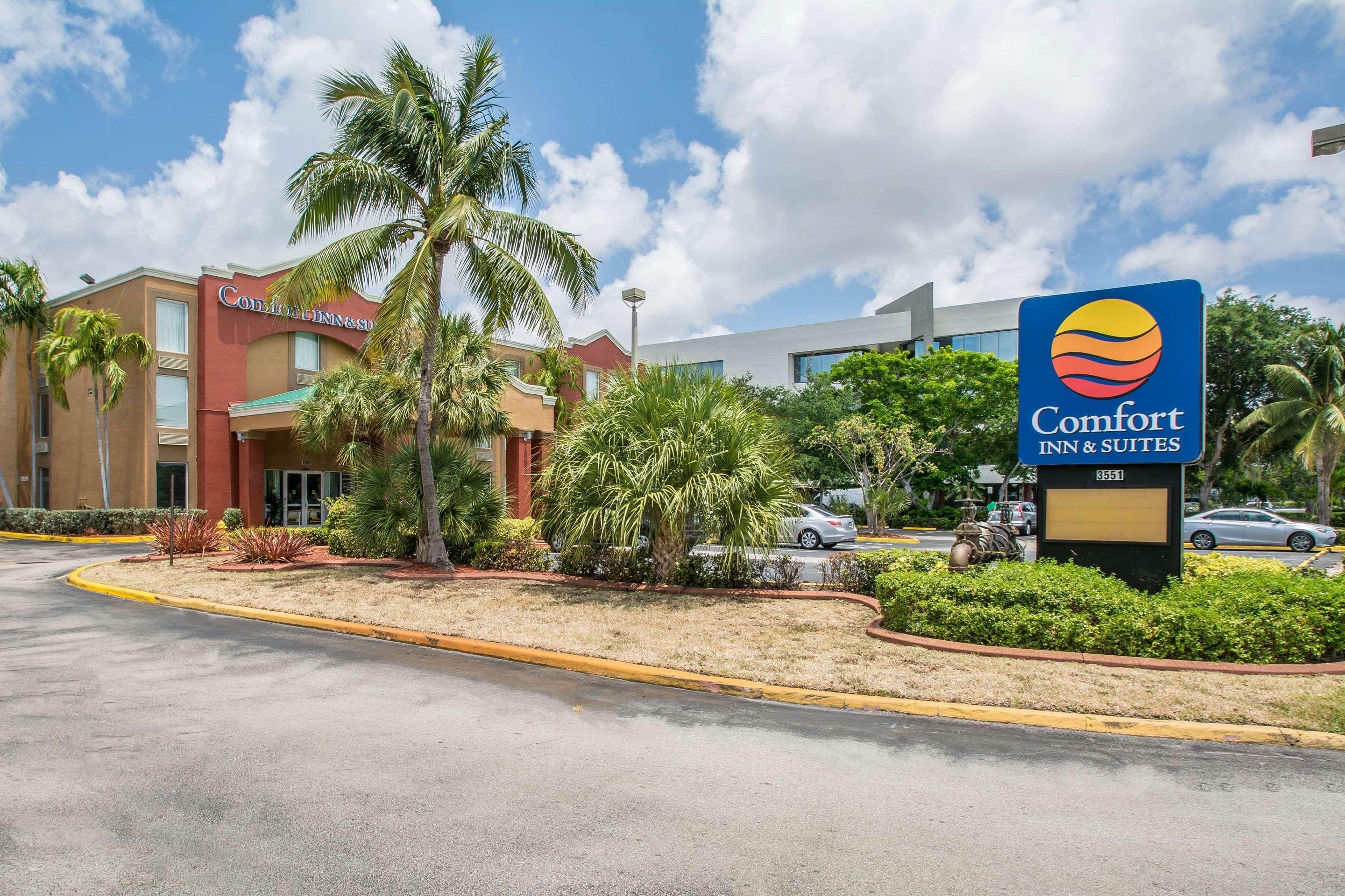 Comfort Inn & Suites Fort Lauderdale West Turnpike Lauderdale Lakes Exterior foto